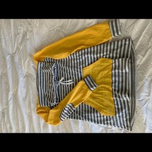 Elfin light weight long sleeve title neck.